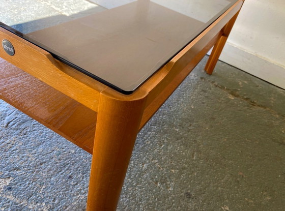 Image 1 of Table basse en teck style années 50 avec plateau en verre fumé, par Myer