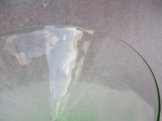 Image 1 of Cocktailglas-Set mit gedrehtem Stiel, Luxus mundgeblasen, grüner Spiralstiel, Studioglas, 21 cm.