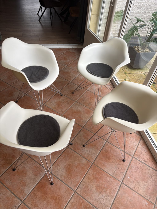 5x Vitra Dar chairs