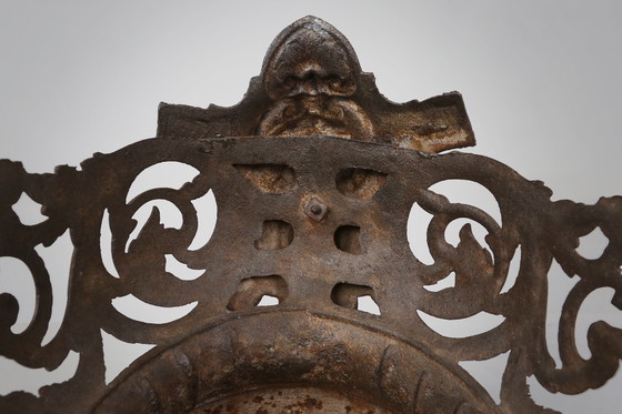 Image 1 of Fioriera in ghisa decorata con maschere e zampe di leone, Francia, anni &#39;50 del XIX secolo