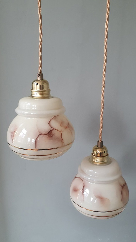 Image 1 of vintage gemarmerde opaline hanglampen met gouden decoratie