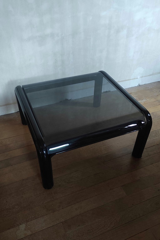 Orsay coffee table by Gae Aulenti for Knoll
