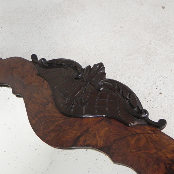 Image 1 of Miroir romantique avec verre poli dans un cadre en noyer, 1942