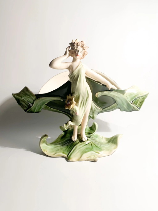 Sculpture en céramique française d'une dame Art Nouveau avec porte-fleurs, début du XXe siècle