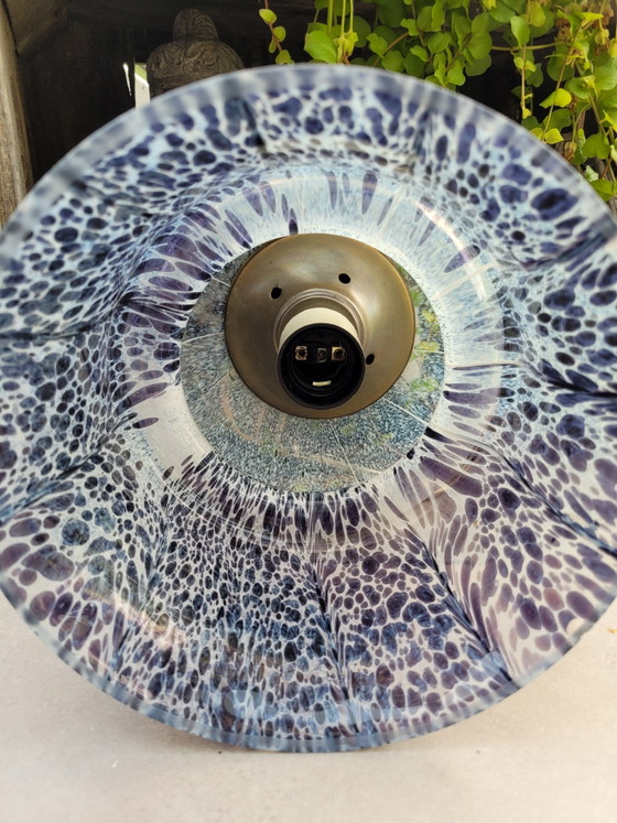 Lampada a sospensione in vetro di Murano soffiato a mano, viola/bianco, vintage anni '70 (photo 11 of 11)