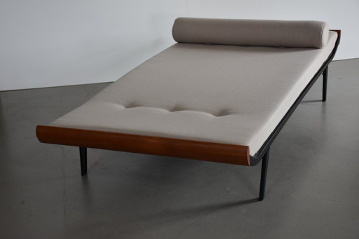 Lit de jour design Mid Century Cleopatra 60s restauré Teck