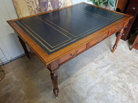 Image 1 of Scrittoio classico inglese, scrivania partner, bifacciale con leggeri segni d'uso dovuti all'età, dimensioni 160x90cm e altezza 