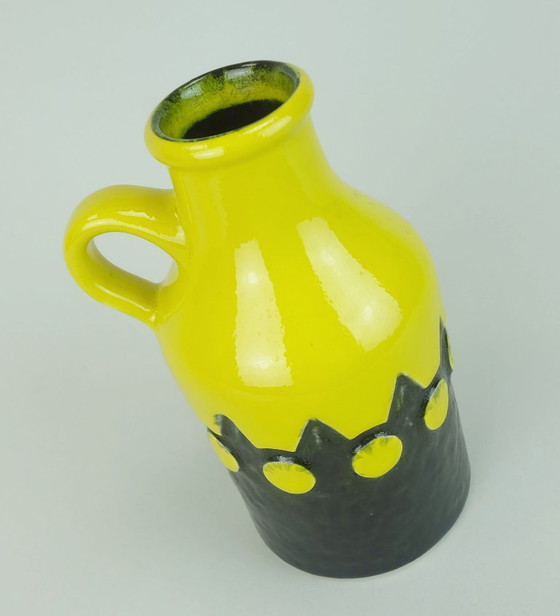 Image 1 of 1960s 70s jasba keramik vase model 1701 17 motif géométrique en relief jaune et noir