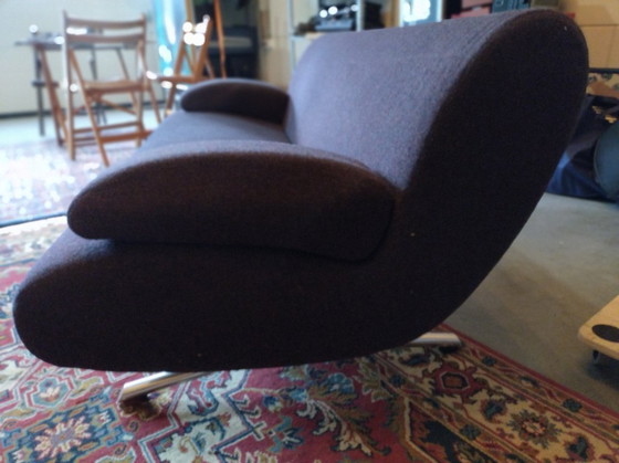 Image 1 of Sofá de tela Artifort Tara C736 con patas metálicas.