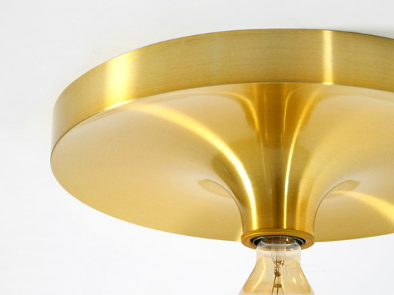 Originale Mid-Century Space Age Aluminium-Decken- oder Wandleuchte, messingeloxiert, von Teka. (photo 19 of 20)