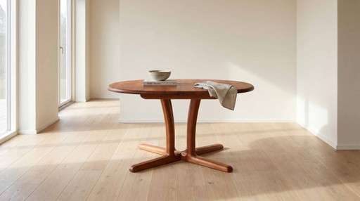 Vintage Dyrlund dining table, Danish teak, Mid-Century