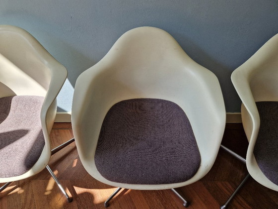 Image 1 of 4x Vitra Eames DAL Eetkamerstoel