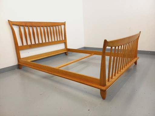 Vintage French double bed by Guillerme et Chambron in solid oak from the 1960s