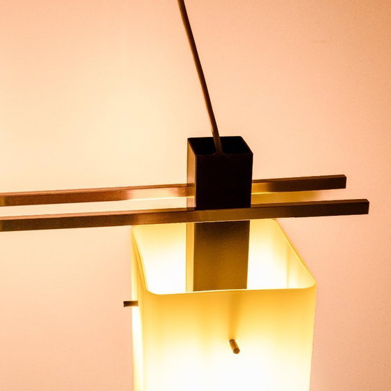 Image 1 of Pendente a soffitto Stilnovo italiano del 1960 con paralumi in vetro opalino e dettagli in ottone