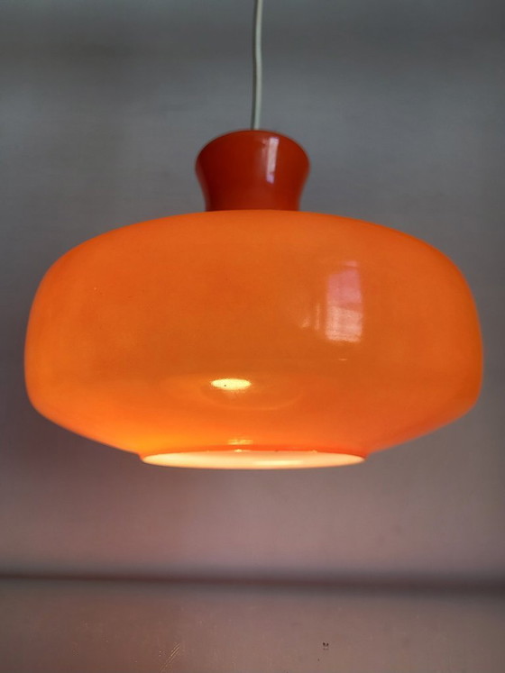 Image 1 of Suspension vintage en verre opalin orange, années 1960