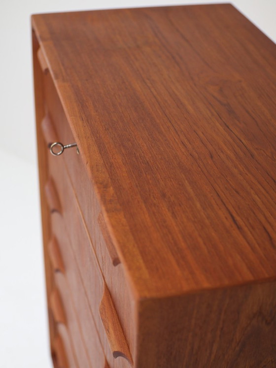 Image 1 of Commode haute aux angles arrondis, en teck, style vintage danois