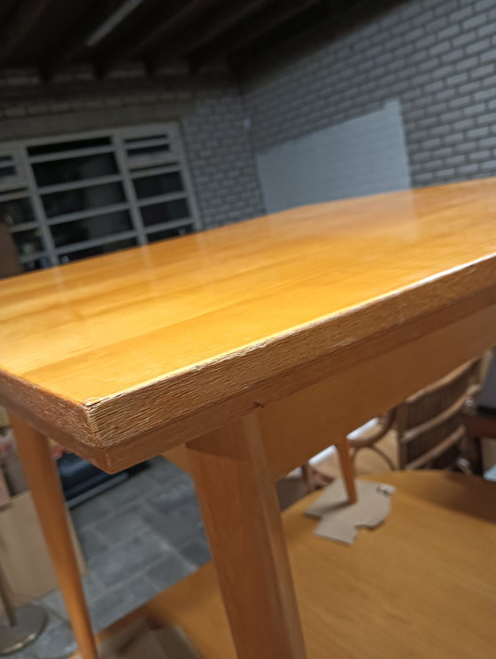 Image 1 of Extendable table