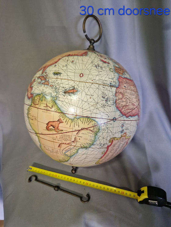 Image 1 of Magnifique globe suspendu