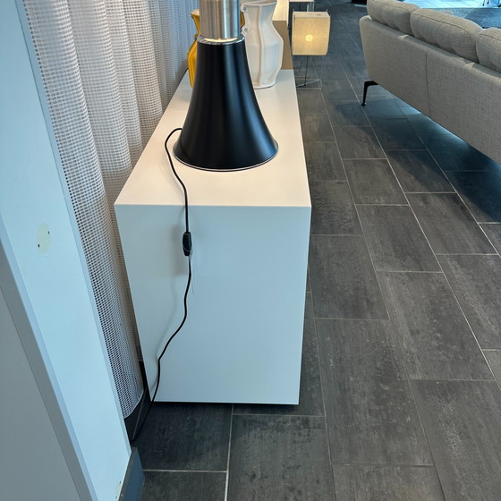 Image 1 of Piure editQ hoher 2-türiger Schrank