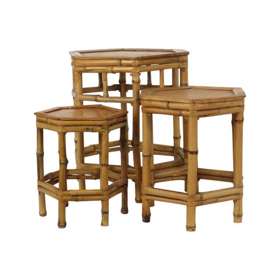 Ensemble vintage de 3 tables d'appoint gigognes en bambou et rotin, style bohème – Bamboo (photo 3 of 15)