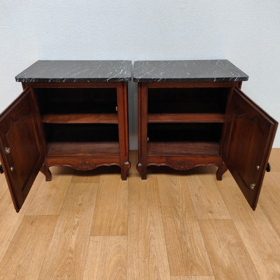 Image 1 of Tavolini da comodino vintage e antichi con piano in marmo