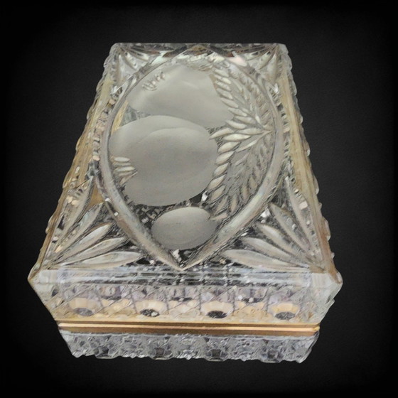 Vintage Franse sieradendoos van diamantgeslepen kristal – goudkleurige rand – circa 1950 (photo 3 of 14)
