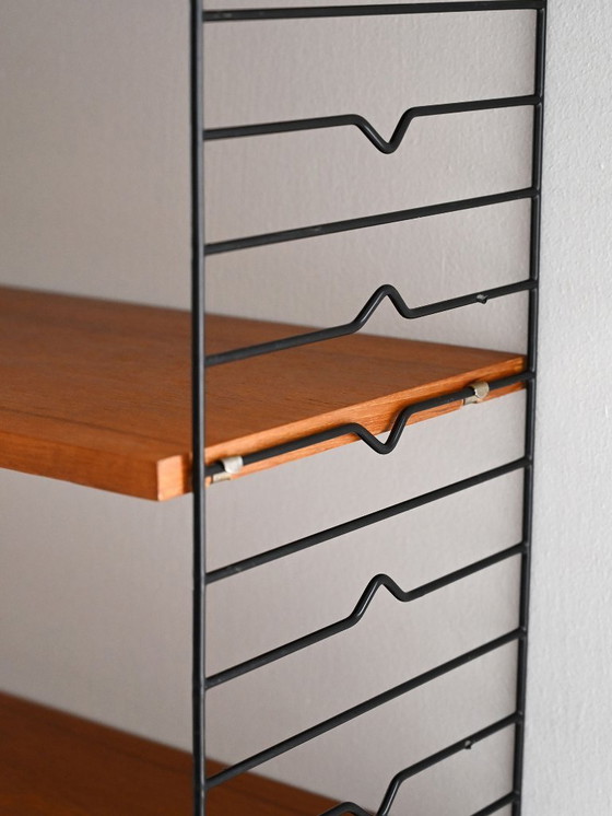 Image 1 of Estantería de pared escandinava Hylla de teca con etiqueta de latón