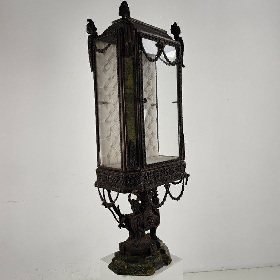 Image 1 of Vetrina continentale in stile Luigi XIV in zinco fuso e marmo verde – inizio XX secolo