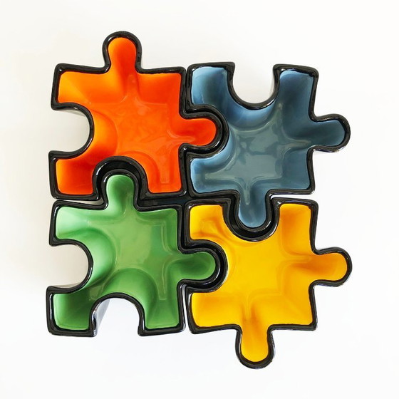 Image 1 of Juego de cuencos de cerámica con forma de rompecabezas. Italia, década de 1980.