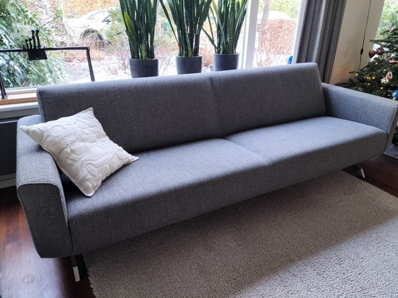 Image 1 of Wunderschönes, elegantes 3,5-Personen-Sofa mit speziellem Gestell von Jamé