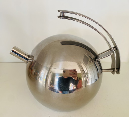 Teiera dal design italiano Space Age