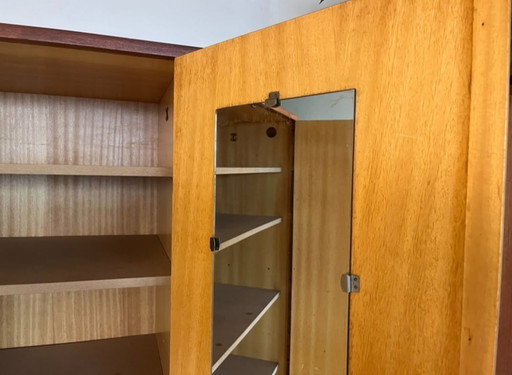 Kledingkast uit het midden van de 20e eeuw (Berner Huwil)