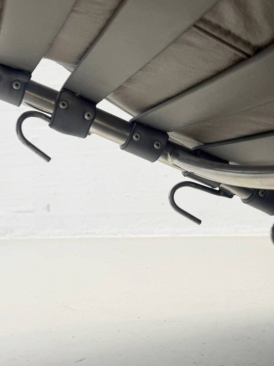 Image 1 of Elegante tumbona con tapicería y posición reclinable ajustable