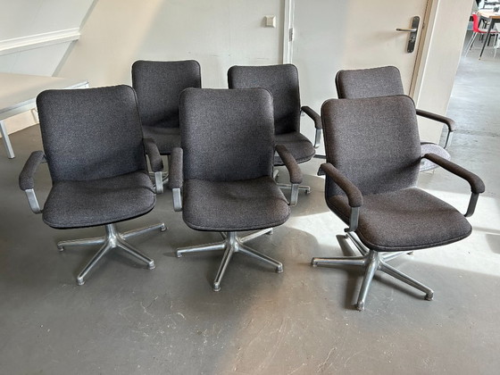 Image 1 of Artifort Design Stühle – Industriell & Zeitlos – erhältlich im 2er-Pack, 6 Stück verfügbar