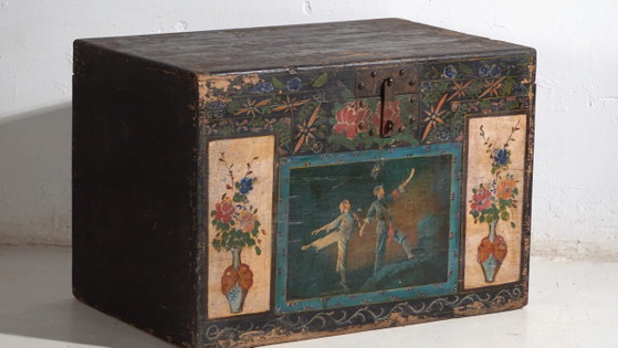 Baule cinese antico dipinto in legno di pino – Cina, circa 1900 – Armadi contenitori (photo 3 of 40)