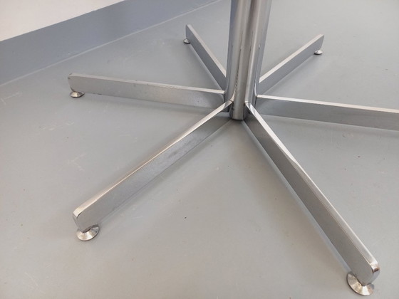 Image 1 of Vintage round dining table in white marble and chrome metal from the 1970s