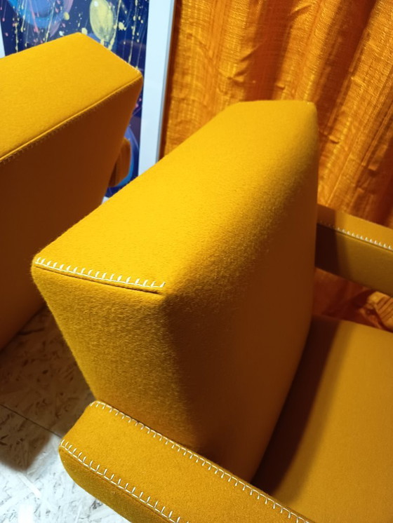 Image 1 of CASSINA Paire de fauteuils Utrecht 637 NEUF 2026 en laine KVARD Moutarde par Gerrit Rietveld