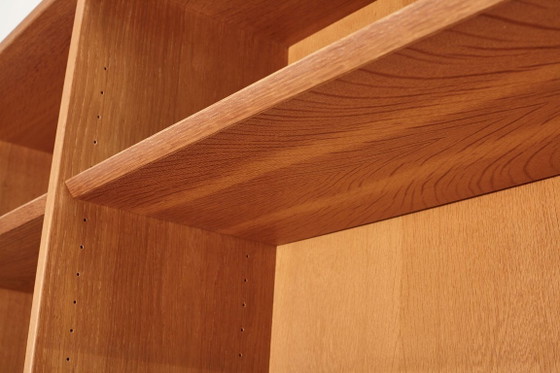 Libreria in rovere disegnata da Poul Hundevad per Hundevad & Co, Danimarca, anni '60. – Librerie, Wood (photo 9 of 12)