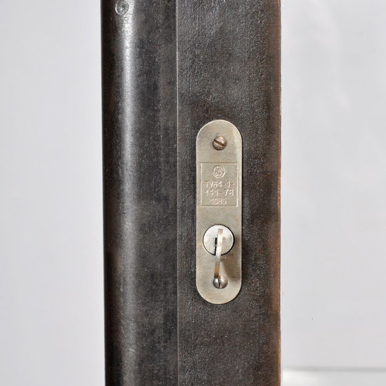 Image 1 of Medisch kabinet uit Oekraïne, gedateerd 1985