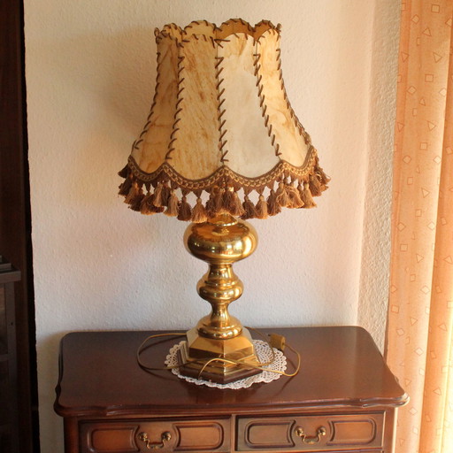 Mid Century tafellamp op zware messing voet - Geweldige woonkamerlamp - Leren lampenkap