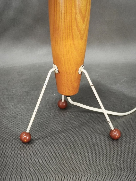 Lampe de table trépied en bois style « ère spatiale » des années 1960 avec abat-jour d'origine, – Wood (photo 10 of 10)