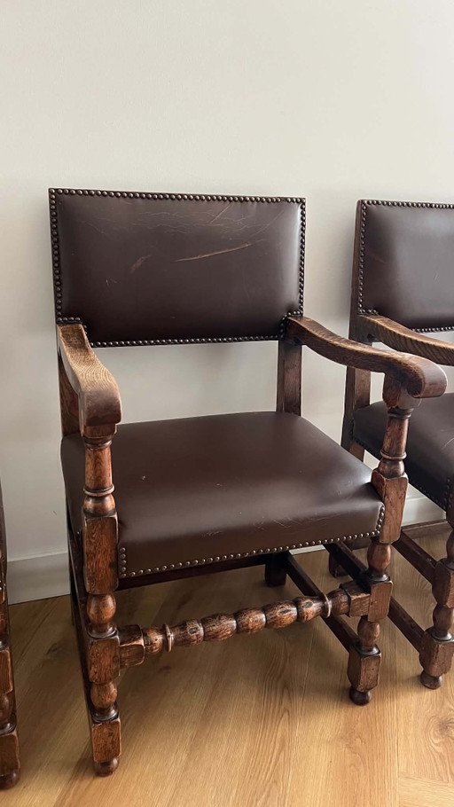 Eikenhouten Stoelen met Antieke Lederen Bekleding