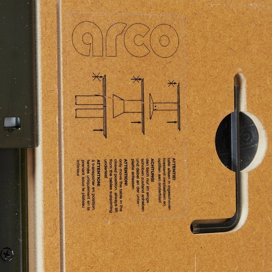 Image 1 of Uitschuifbare eettafel van Arco met tafelblad van kersenhout