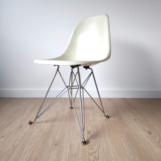 Image 1 of Vintage set van 4 fiberglas eetkamerstoelen van Eames - Herman Miller