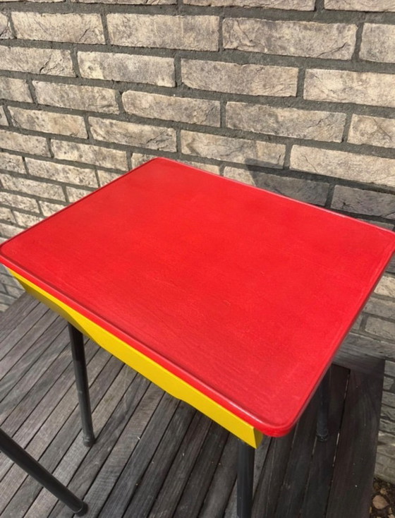 Image 1 of Comodini retrò rossi e gialli