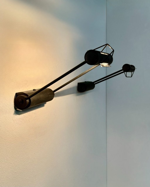Par de apliques de pared vintage orientables, metal negro mate, Italia, 1980