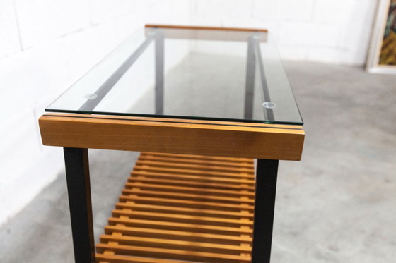 Image 1 of Serveerwagen uit de jaren 60, hifi-kast op wieltjes in teakhout, zwart metaal en glazen blad.