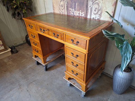 Bureau anglais classique, table à écrire, bureau avec incrustation de cuir, 122x61cm et 77cm de haut

