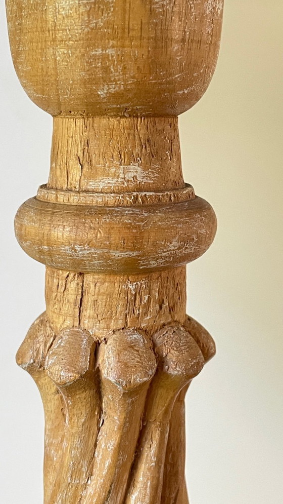Image 1 of Lámpara de madera tallada