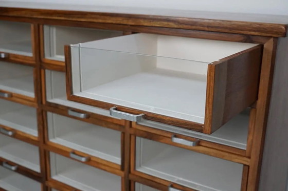 Image 1 of Vetrina/mobiletto da merceria olandese vintage in noce, anni '50